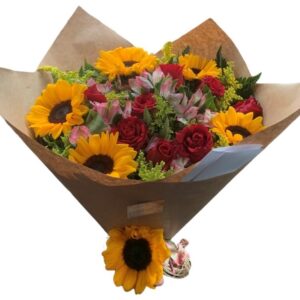 Arranjo de Girassol, Rosas e Flores do Campo