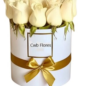 Arranjo de rosas brancas