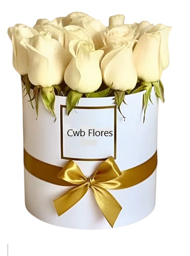 Arranjo de rosas brancas