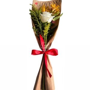 Delicado com rosa branca